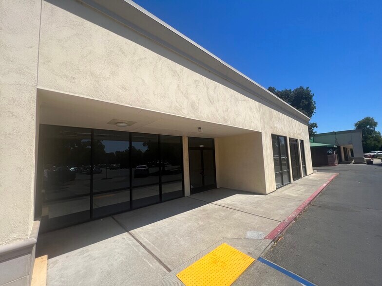520-612 W Lodi Ave, Lodi, CA for lease - Building Photo - Image 3 of 8