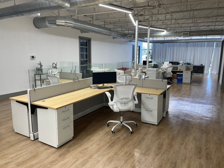 2840 S Bryan Ave, Fort Worth, TX for lease - Building Photo - Image 2 of 7