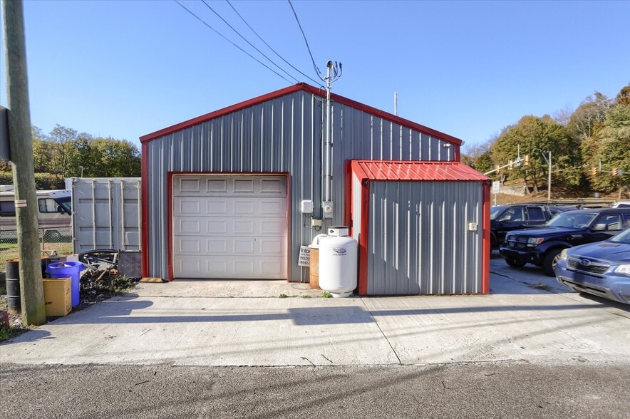 40 N 4th St, Saint Clair, PA for sale - Primary Photo - Image 1 of 17