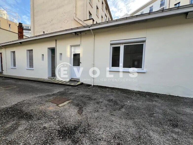Flex in Lyon for lease - Building Photo - Image 3 of 13