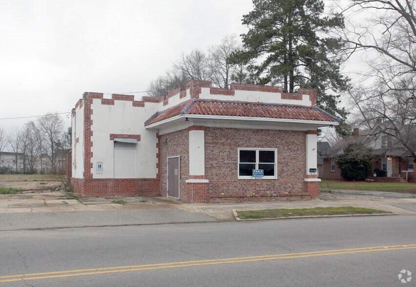 105 E 5th St, Tabor City, NC 28463