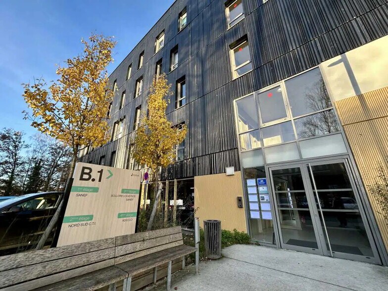 Office in Petit-Couronne for lease - Building Photo - Image 1 of 7