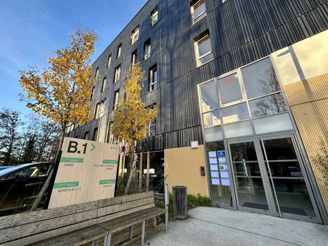 Office in Petit-Couronne for lease Building Photo- Image 1 of 8