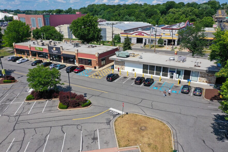 895 Pelham Pky, Pelham, NY for sale - Building Photo - Image 1 of 1