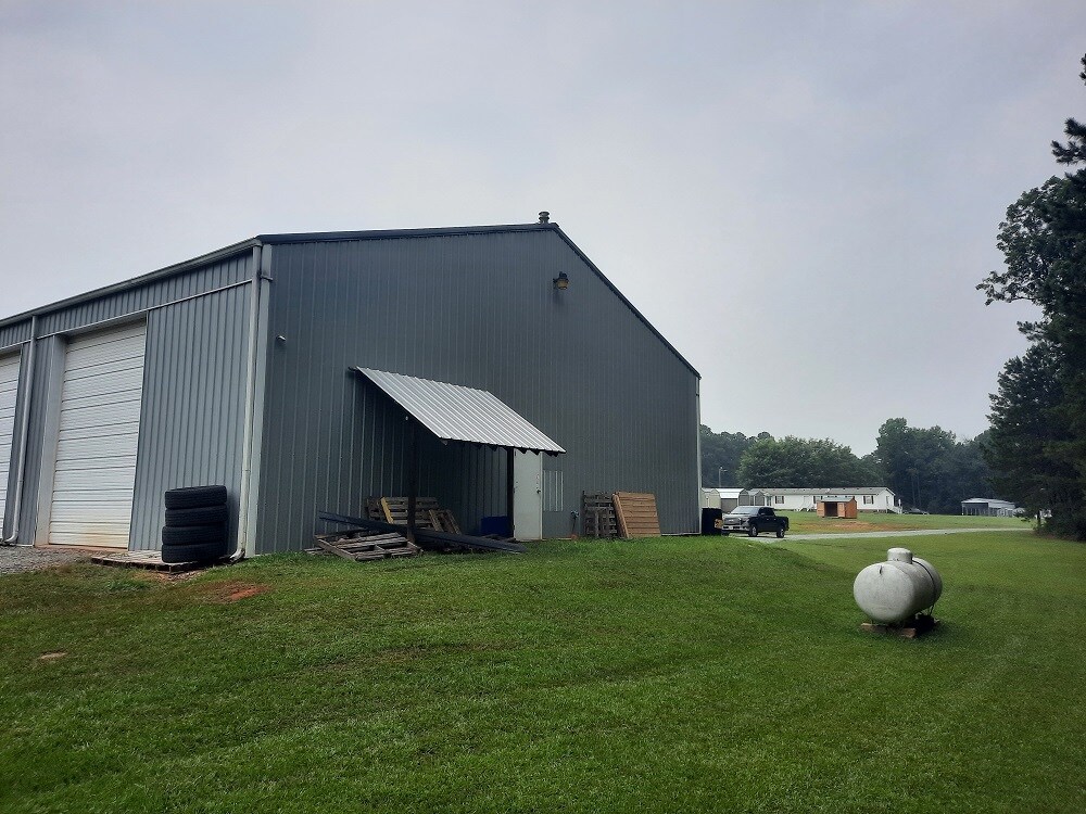 1805 KellerAndrews rd, Sanford, NC 27330 Garage / Warehouse With US