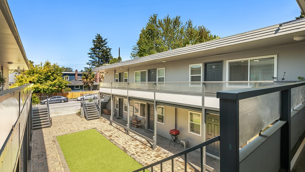 1201 S Cloverdale St, Seattle, WA for sale - Building Photo - Image 2 of 10