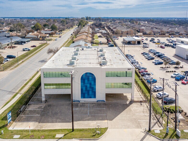 1601 Airport Fwy, Euless, TX 76040 Airport Freeway Plaza