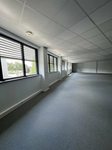 Retail in Labège for lease - Interior Photo - Image 2 of 5