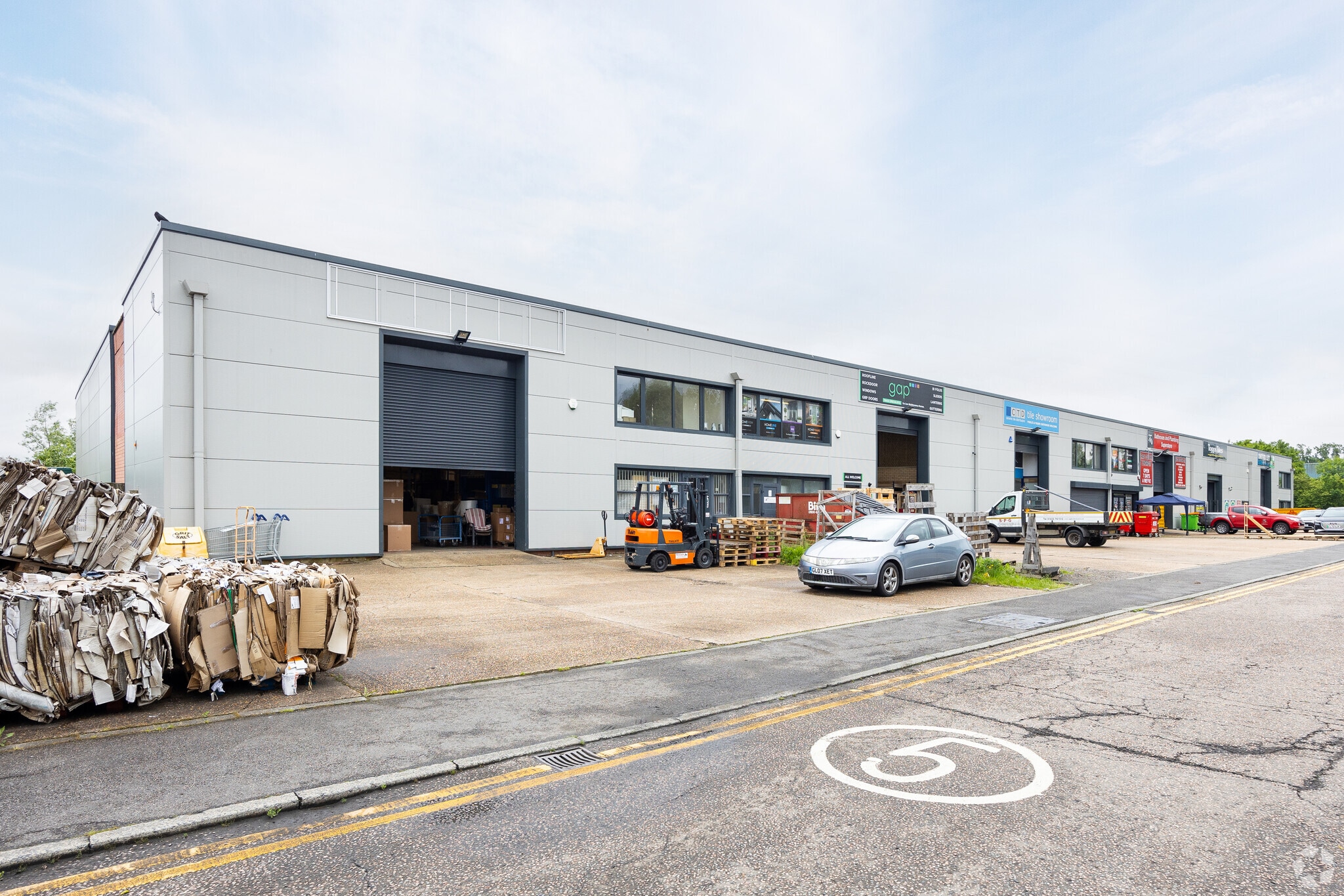 402-412 Vale Rd, Tonbridge for sale Primary Photo- Image 1 of 1