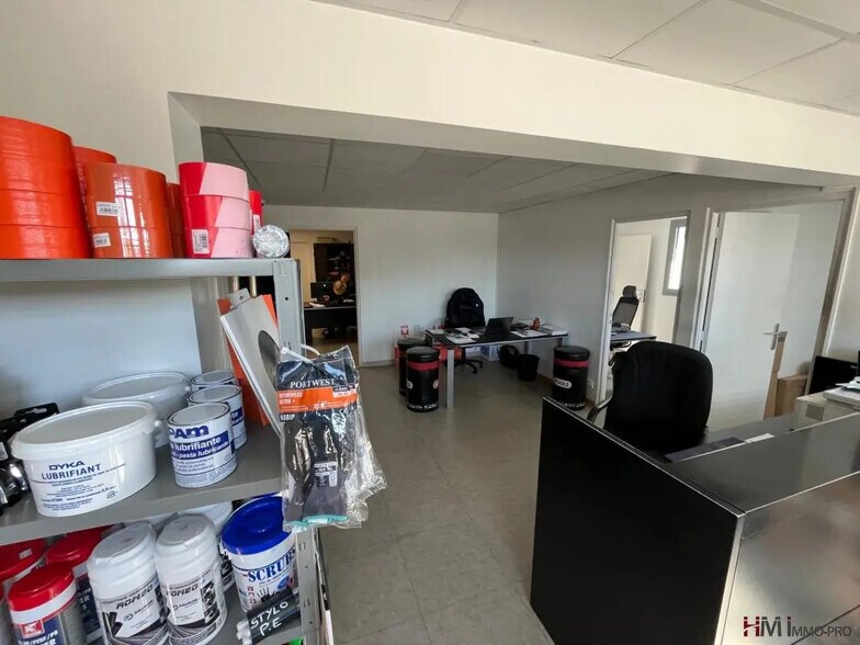 Flex in Le Havre for lease - Interior Photo - Image 3 of 7