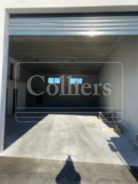 Flex in Bouc-Bel-Air for lease - Interior Photo - Image 2 of 5