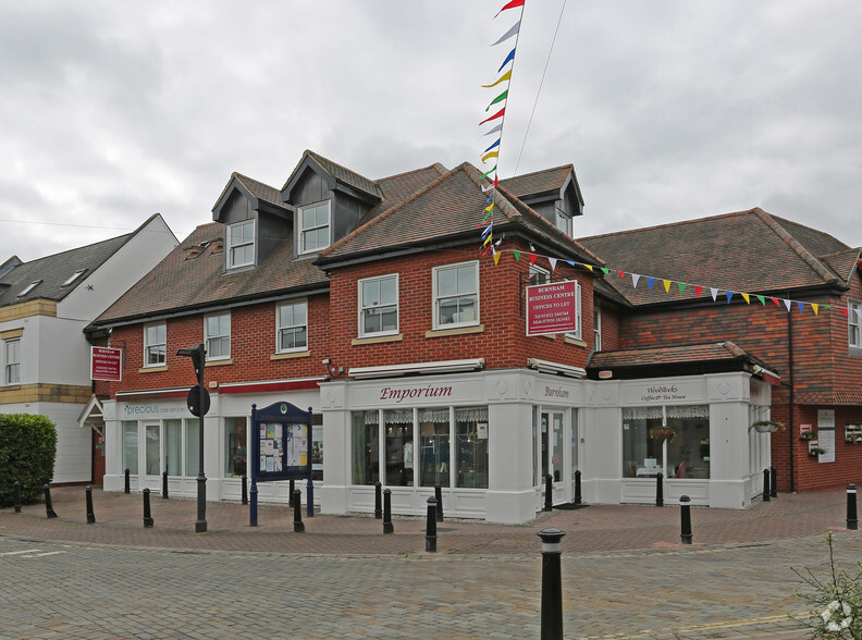 46-48 High St, Burnham for lease - Primary Photo - Image 1 of 8