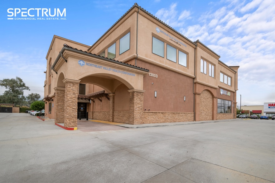 13803 Foothill Blvd, Sylmar, CA for lease - Building Photo - Image 2 of 14
