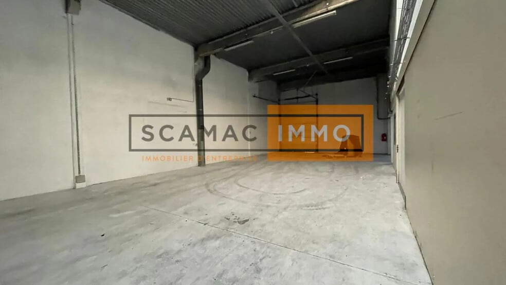 Industrial in Éragny for lease - Interior Photo - Image 2 of 8