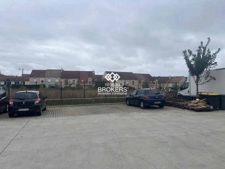 Office in Les Ulis for lease - Building Photo - Image 2 of 7