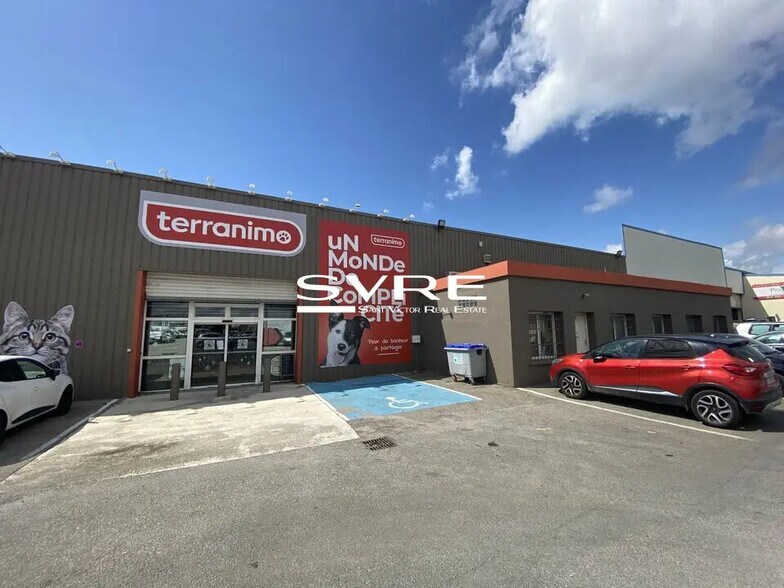 Retail in Vitrolles for lease - Building Photo - Image 1 of 6
