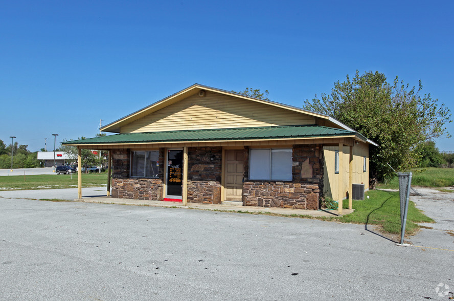 121 N Bloomington Rd, Lowell, AR for sale - Building Photo - Image 3 of 9