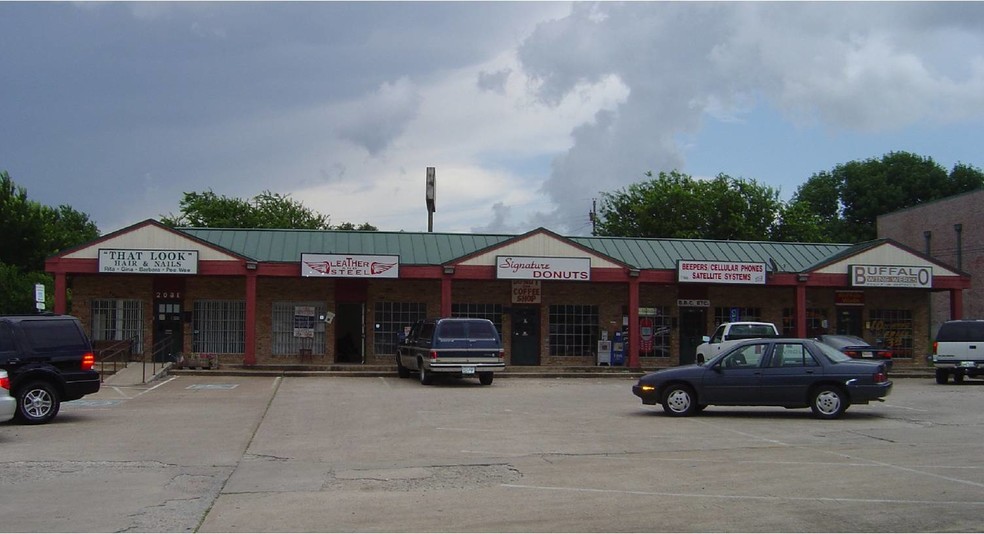 208 N Hampton Rd, DeSoto, TX 75115 - Retail for Lease | LoopNet