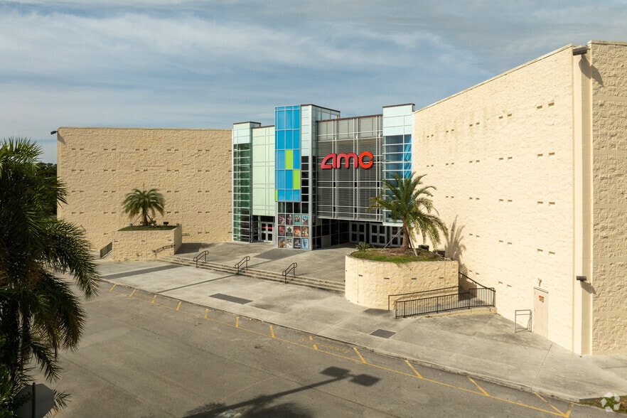 1900 NE Courtyard Cir, Port Saint Lucie, FL for sale - Building Photo - Image 3 of 5