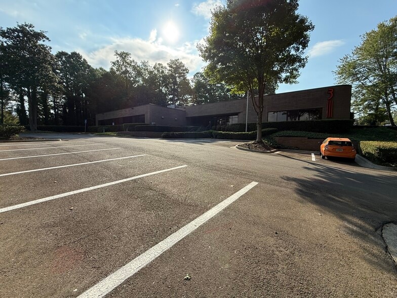 4888 S Old Peachtree Rd, Peachtree Corners, GA for lease - Building Photo - Image 3 of 23