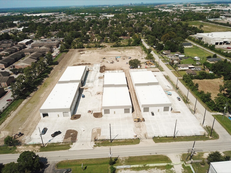 14815 Lee Rd, Houston, TX for lease - Building Photo - Image 3 of 10