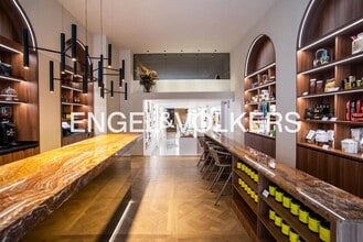 Retail in Barcelona, Barcelona for lease Interior Photo- Image 2 of 4