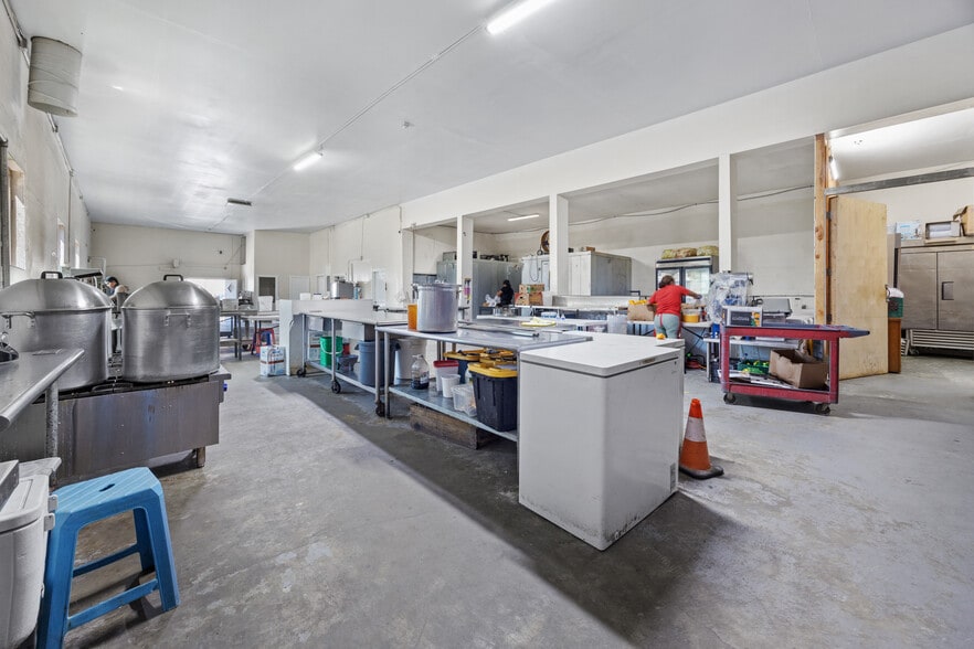 7201 International Blvd Blvd, Oakland, CA for sale - Building Photo - Image 3 of 10