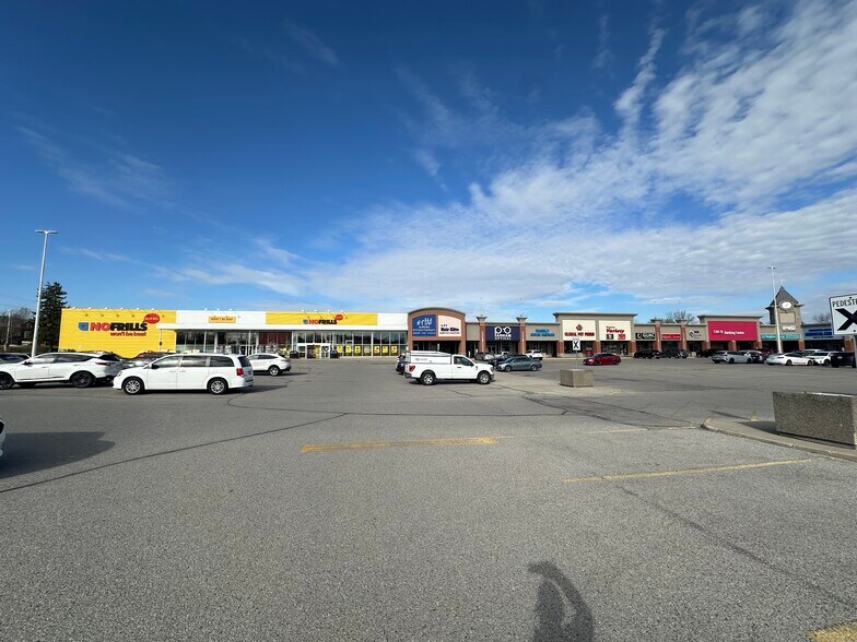 14800 Yonge St, Aurora, ON for lease - Building Photo - Image 3 of 7