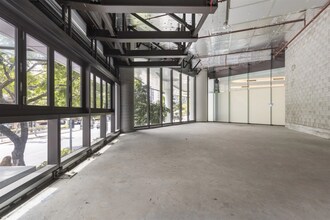 152 Wharf St, Spring Hill for lease Interior Photo- Image 1 of 3