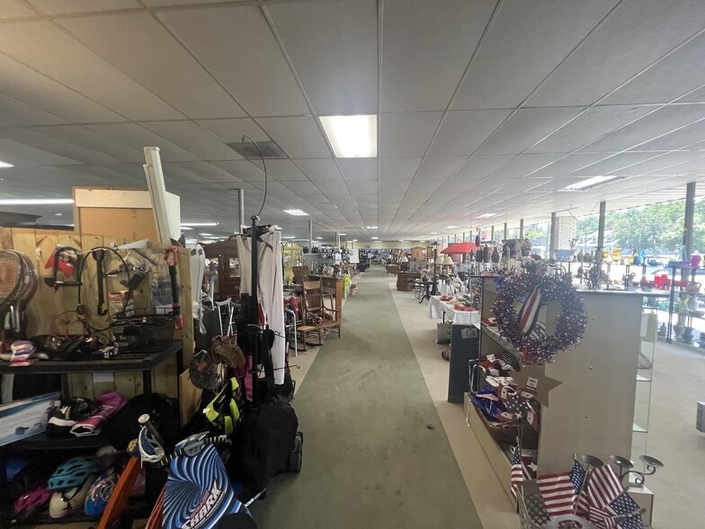 2568 Canton Rd, Marietta, GA for lease - Building Photo - Image 3 of 8