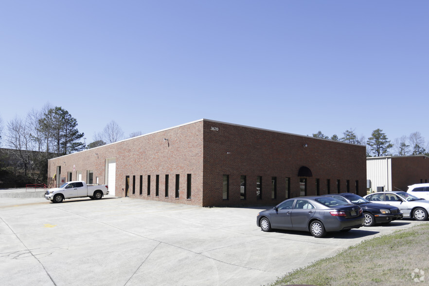 3670 Burnette Park Dr, Suwanee, GA for lease - Primary Photo - Image 1 of 5