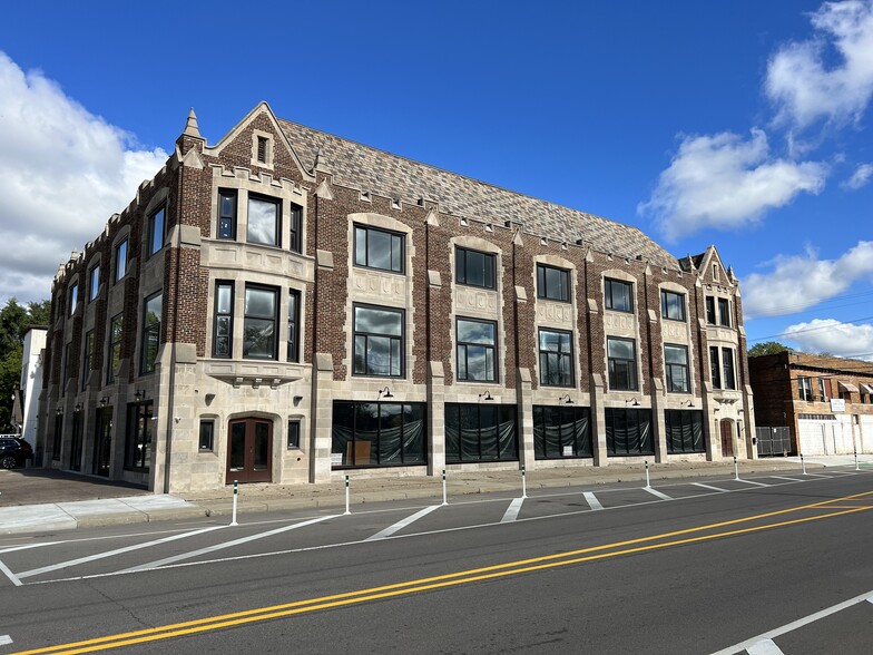 10103 Kercheval St, Detroit, MI for lease - Building Photo - Image 2 of 4