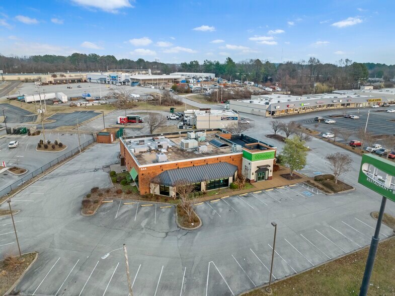 644 Carriage House Dr, Jackson, TN for sale - Building Photo - Image 1 of 8