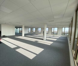 Retail in Villeurbanne for lease Interior Photo- Image 1 of 11