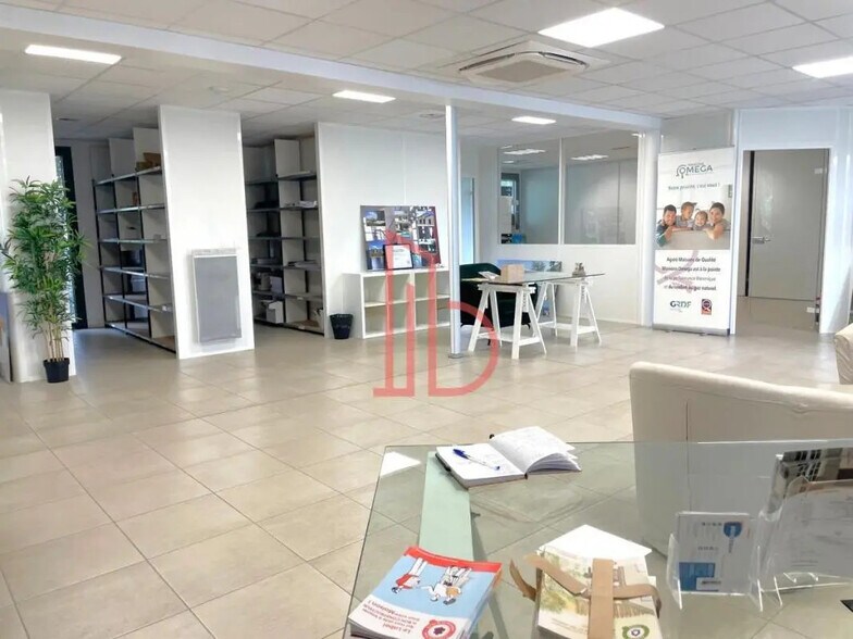 Office in Bruges for lease - Building Photo - Image 2 of 7