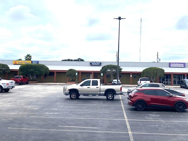 5862-5898 Everhart Rd, Corpus Christi, TX for lease - Building Photo - Image 3 of 6