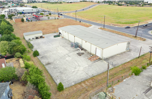 1080 Bunton Creek Rd, Kyle, TX for lease - Building Photo - Image 2 of 3