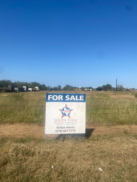 10709 US Highway 87 N, Adkins, TX for sale - Building Photo - Image 2 of 8