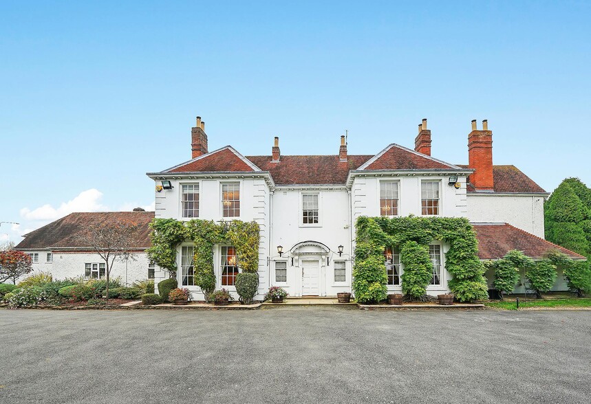 Market Pl, Warwick for sale - Building Photo - Image 1 of 6