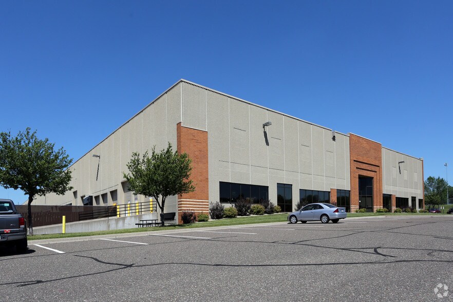 6325 Sandburg Rd, Golden Valley, MN for lease - Building Photo - Image 2 of 5