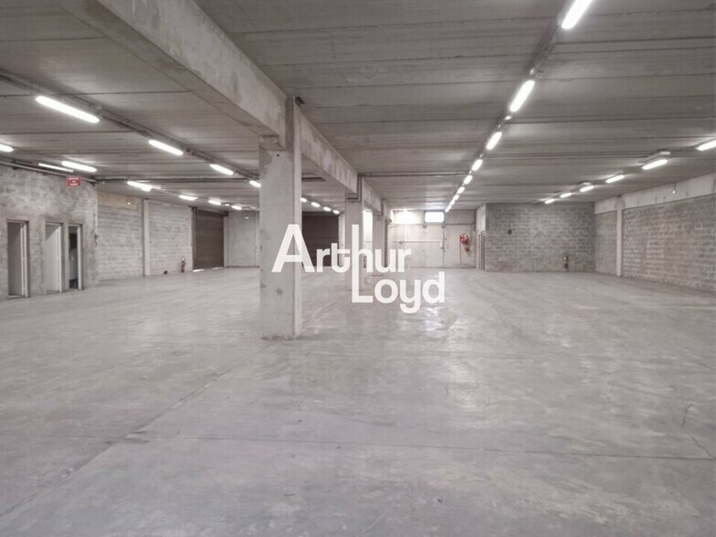 Flex in Le Broc for lease - Building Photo - Image 2 of 8