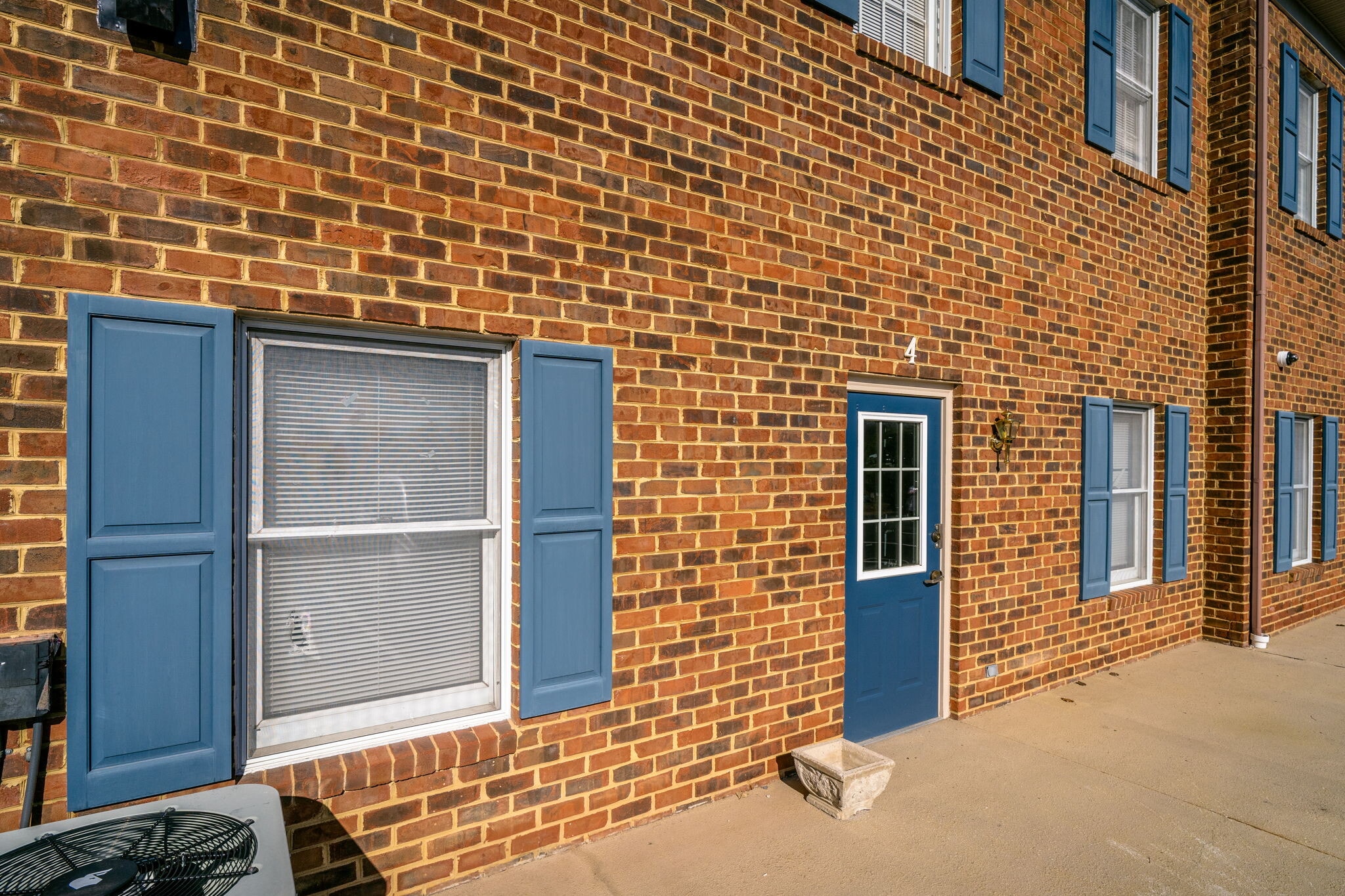 1600 N Coalter St, Staunton, VA for lease Interior Photo- Image 1 of 11