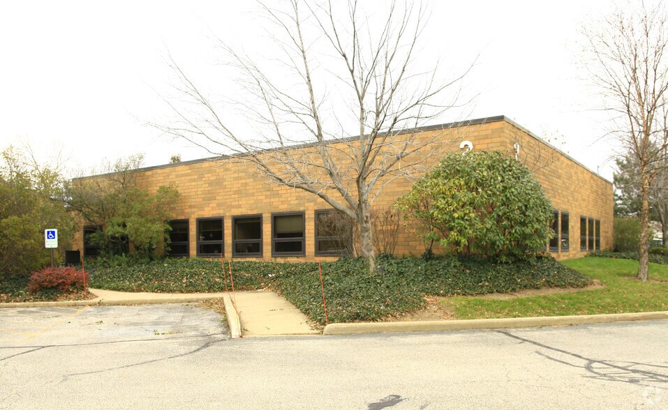 7055 Engle Rd, Middleburg Heights, OH 44130