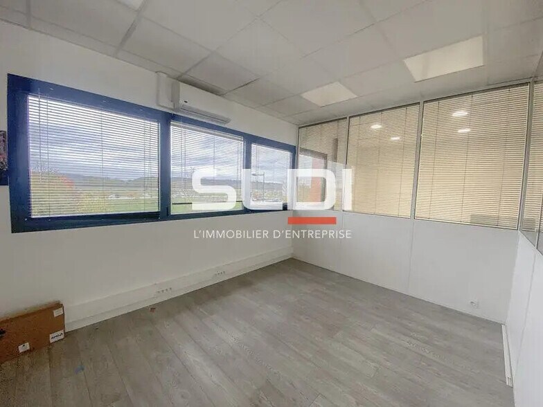 Flex in Vaulx-Milieu for sale - Interior Photo - Image 3 of 6