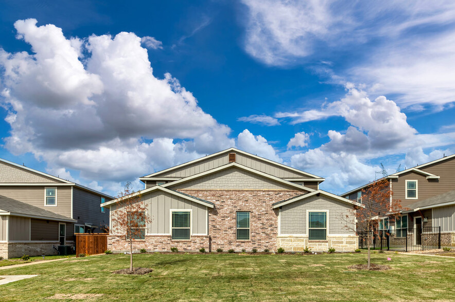 708 Blackland Dr, Venus, TX for sale - Primary Photo - Image 1 of 1