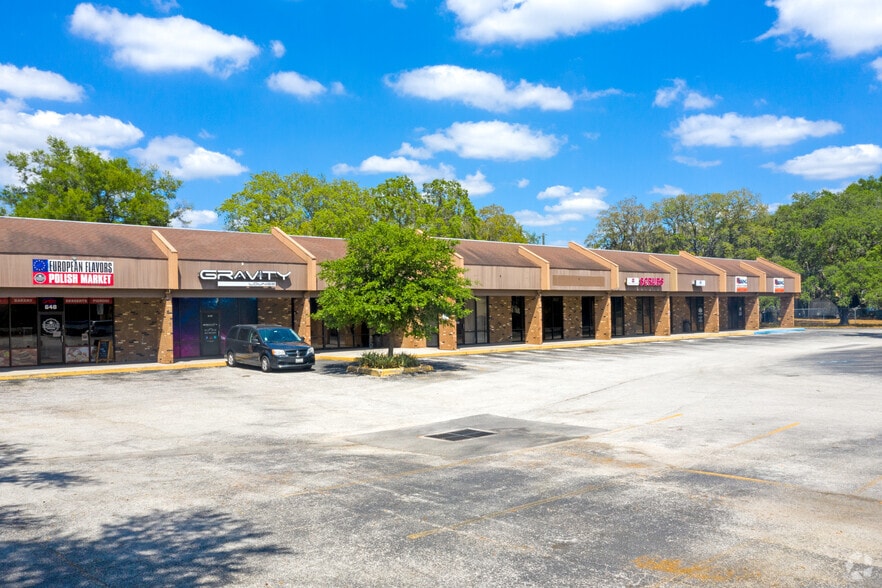 620-666 Oakfield Dr, Brandon, FL for lease - Building Photo - Image 2 of 3