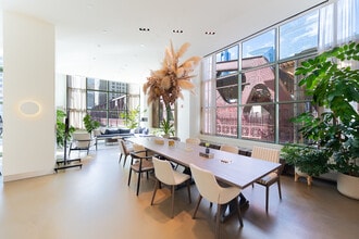 325 N Wells St, Chicago, IL for lease Interior Photo- Image 2 of 11