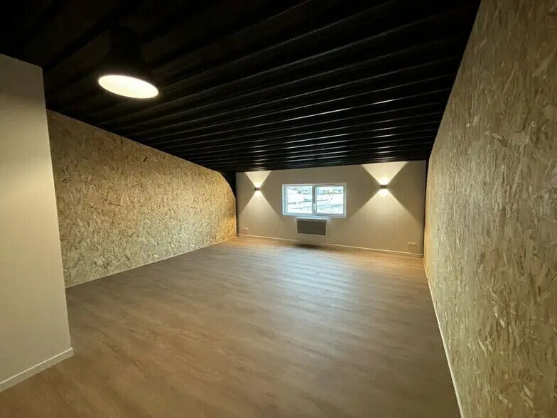 Retail in Séné for lease - Interior Photo - Image 3 of 5