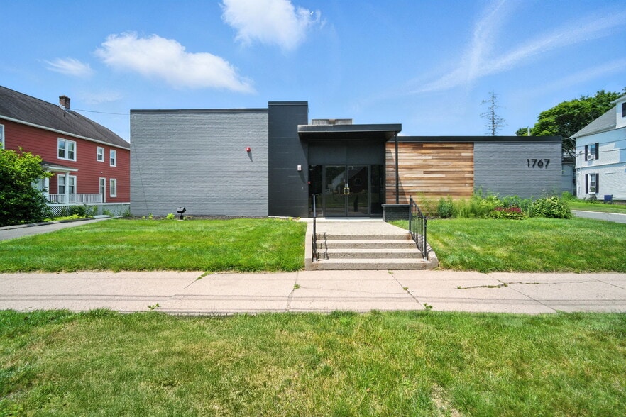 1767 Northampton St, Holyoke, MA for sale - Building Photo - Image 1 of 22