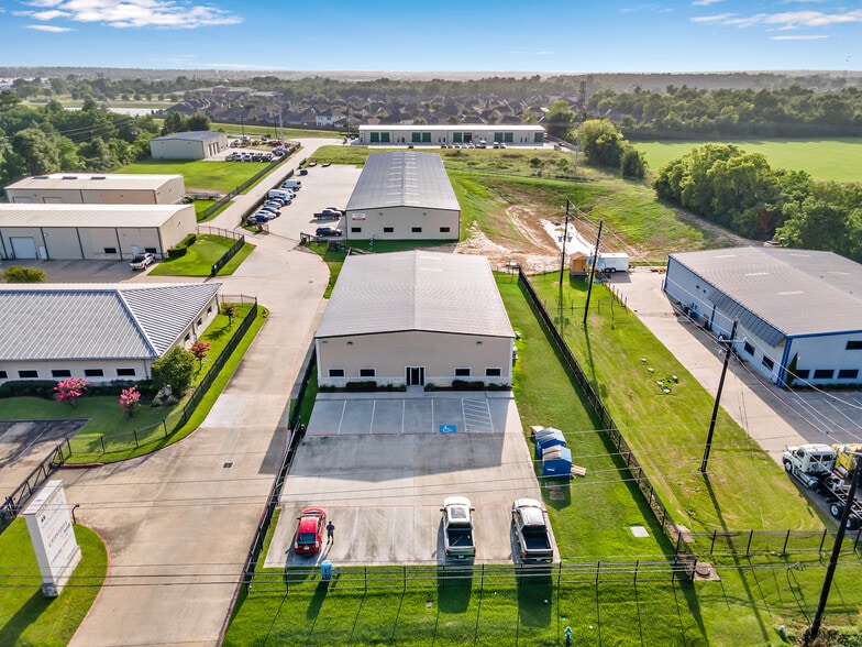21627 Rhodes Rd, Spring, TX for lease - Building Photo - Image 1 of 16